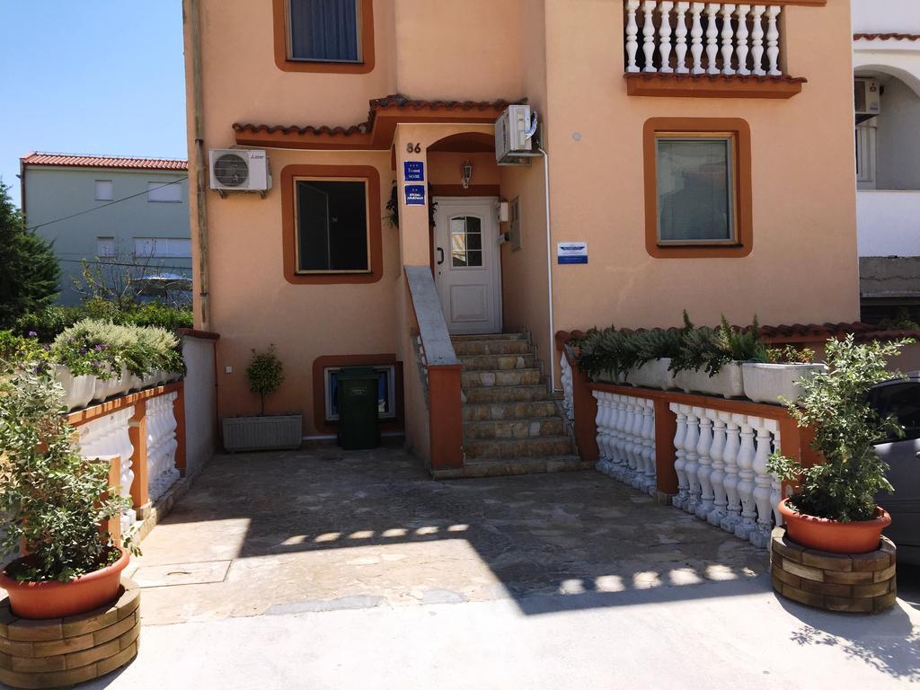 Friendly People'S Guest House Задар Екстериор снимка